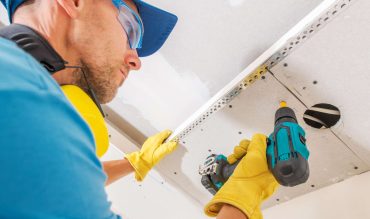 drywall-ceiling-construction-QJGXDUP.jpg